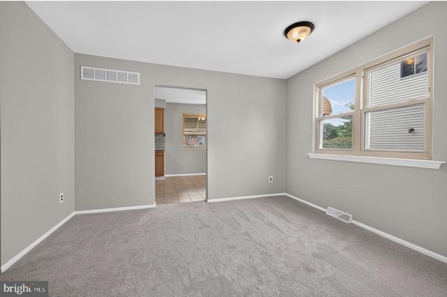 21 UPLAND RD, Brookhaven, PA 19015
