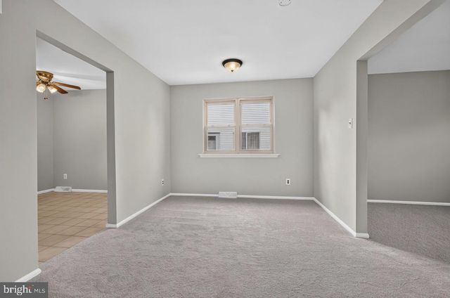 21 UPLAND RD, Brookhaven, PA 19015
