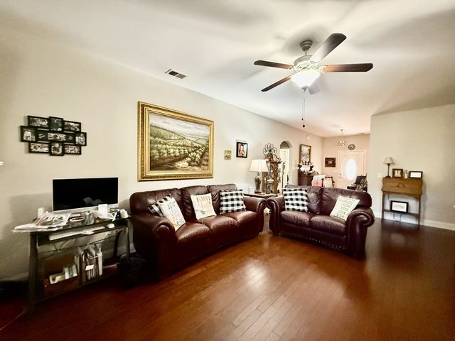 547 Cloverhill Ln, Lebanon, TN 37090