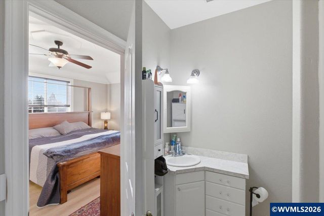 1005 Foxglove Ln, Mt Angel, OR 97362