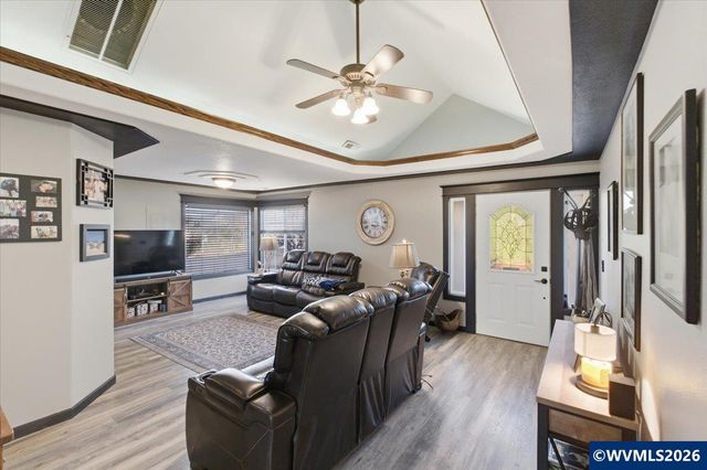 1005 Foxglove Ln, Mt Angel, OR 97362