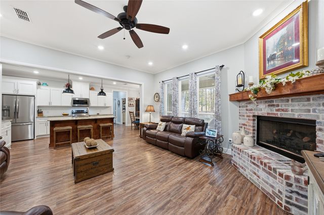 7222 Neches Street, Athens, TX 75752