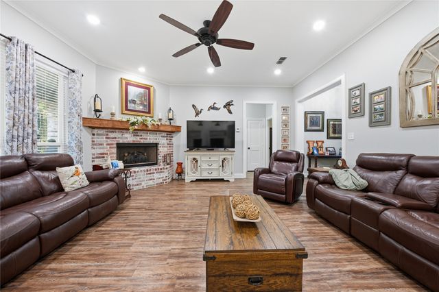 7222 Neches Street, Athens, TX 75752