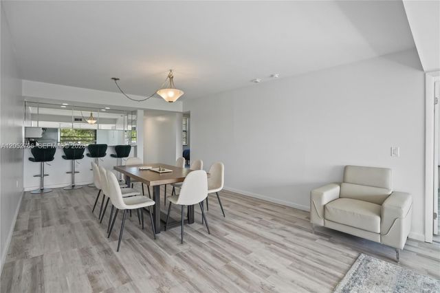 3516 Whitehall Drive 301, West Palm Beach, FL 33401