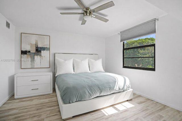 3516 Whitehall Drive 301, West Palm Beach, FL 33401