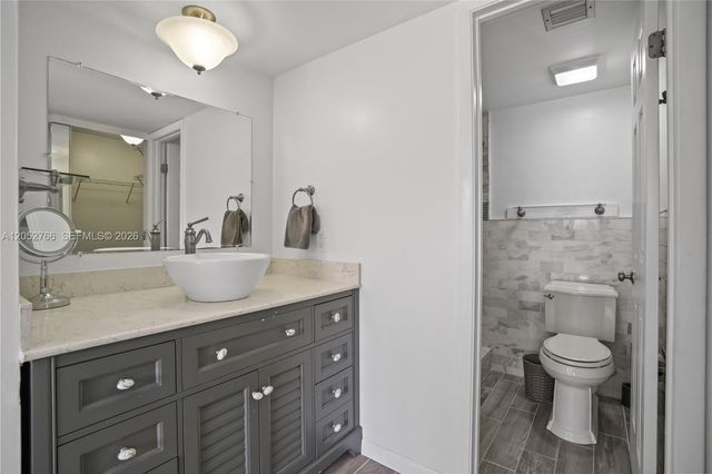 3516 Whitehall Drive 301, West Palm Beach, FL 33401