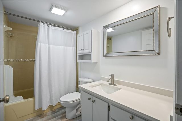3516 Whitehall Drive 301, West Palm Beach, FL 33401