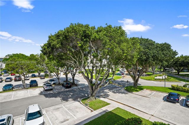 3516 Whitehall Drive 301, West Palm Beach, FL 33401
