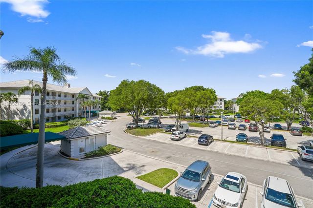 3516 Whitehall Drive 301, West Palm Beach, FL 33401