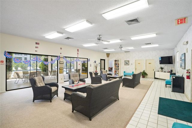 3516 Whitehall Drive 301, West Palm Beach, FL 33401