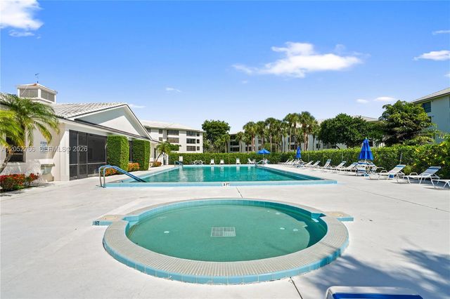 3516 Whitehall Drive 301, West Palm Beach, FL 33401
