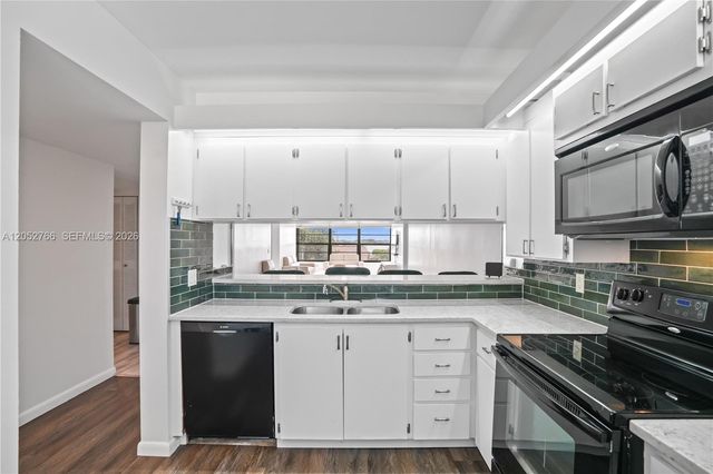 3516 Whitehall Drive 301, West Palm Beach, FL 33401