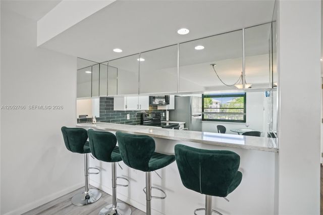 3516 Whitehall Drive 301, West Palm Beach, FL 33401