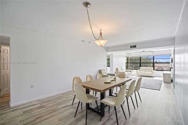 3516 Whitehall Drive 301, West Palm Beach, FL 33401