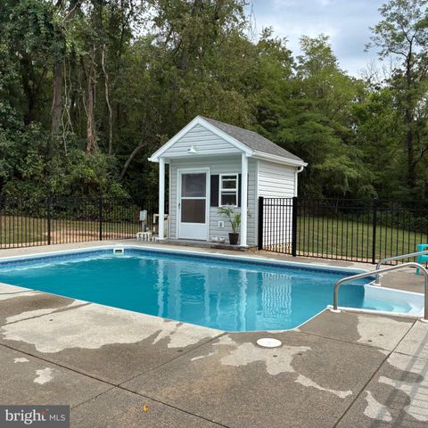 908 JONATHAN ST, Woodstock, VA 22664