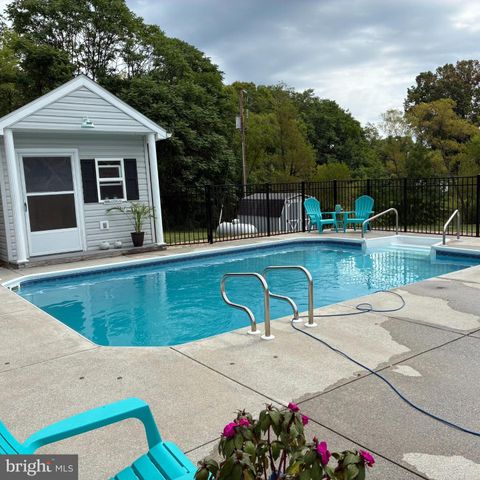 908 JONATHAN ST, Woodstock, VA 22664