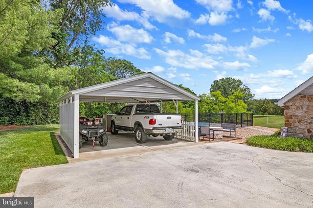 908 JONATHAN ST, Woodstock, VA 22664