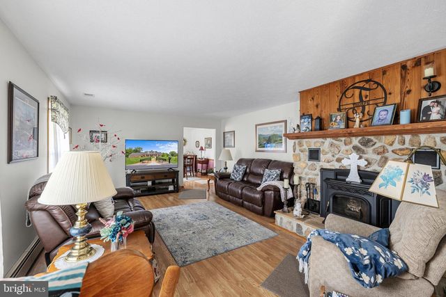 908 JONATHAN ST, Woodstock, VA 22664