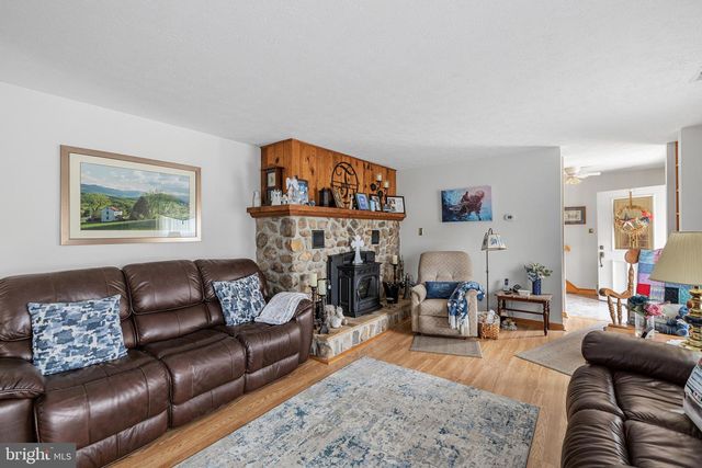 908 JONATHAN ST, Woodstock, VA 22664