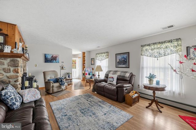 908 JONATHAN ST, Woodstock, VA 22664