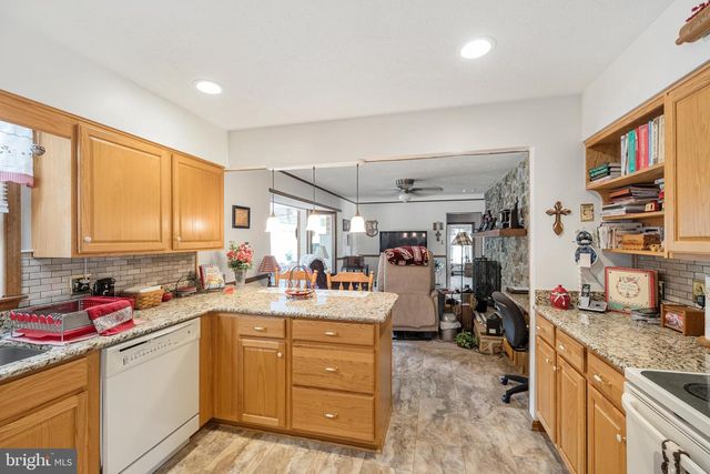 908 JONATHAN ST, Woodstock, VA 22664