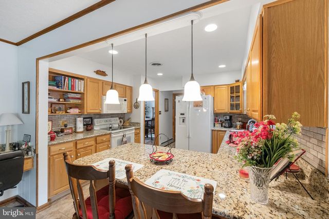 908 JONATHAN ST, Woodstock, VA 22664