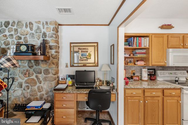 908 JONATHAN ST, Woodstock, VA 22664