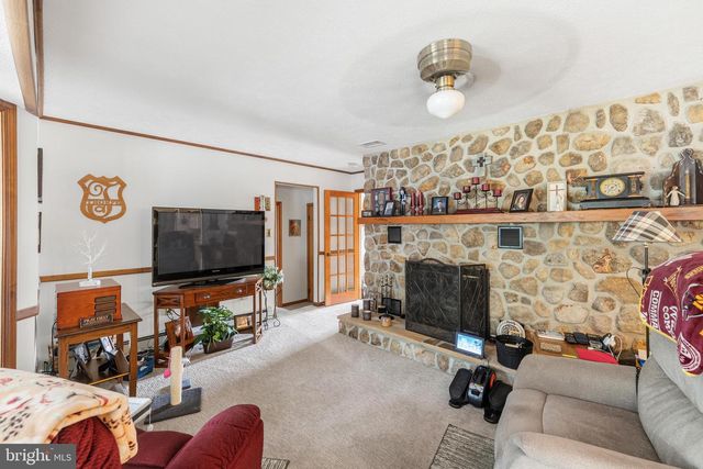908 JONATHAN ST, Woodstock, VA 22664