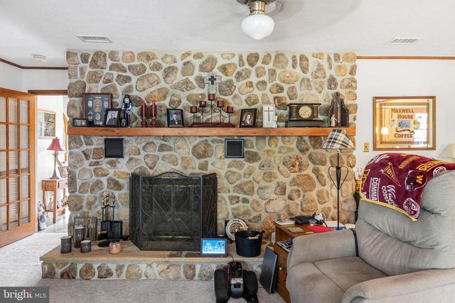 908 JONATHAN ST, Woodstock, VA 22664