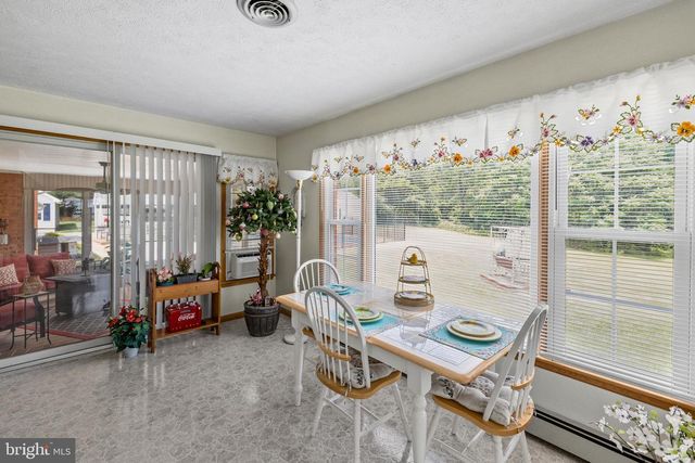 908 JONATHAN ST, Woodstock, VA 22664