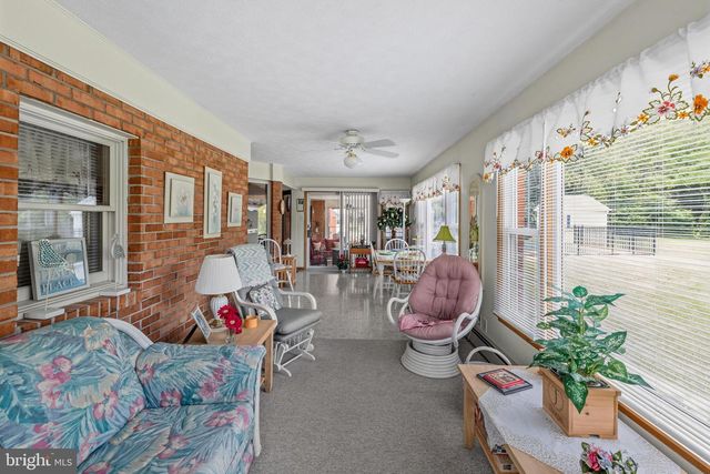 908 JONATHAN ST, Woodstock, VA 22664