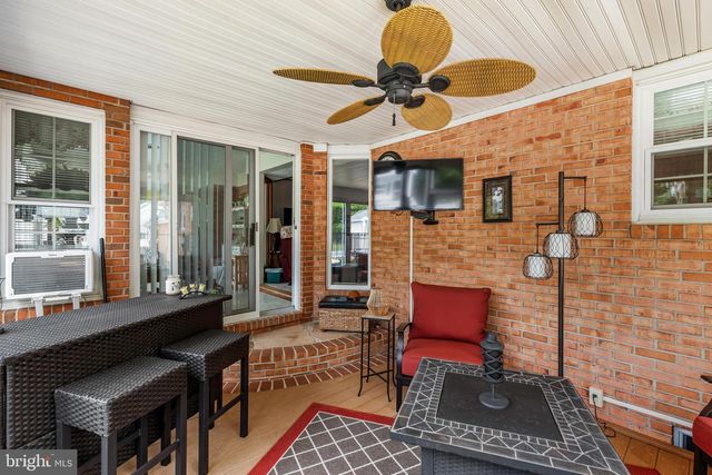 908 JONATHAN ST, Woodstock, VA 22664
