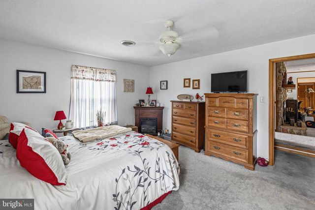 908 JONATHAN ST, Woodstock, VA 22664