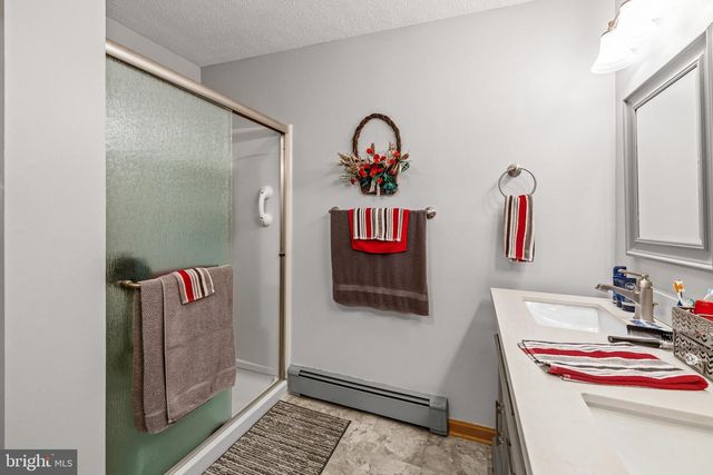 908 JONATHAN ST, Woodstock, VA 22664