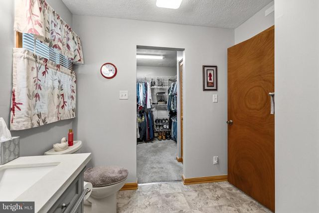 908 JONATHAN ST, Woodstock, VA 22664