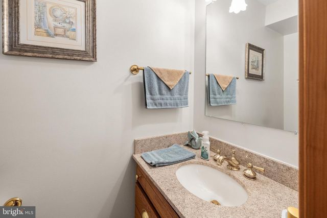 908 JONATHAN ST, Woodstock, VA 22664