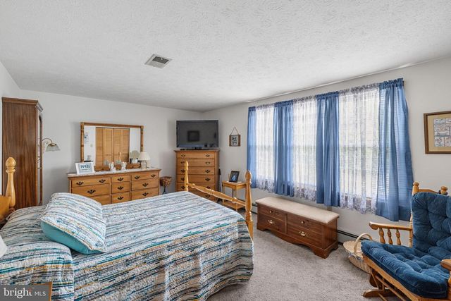 908 JONATHAN ST, Woodstock, VA 22664