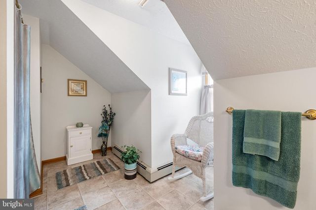 908 JONATHAN ST, Woodstock, VA 22664