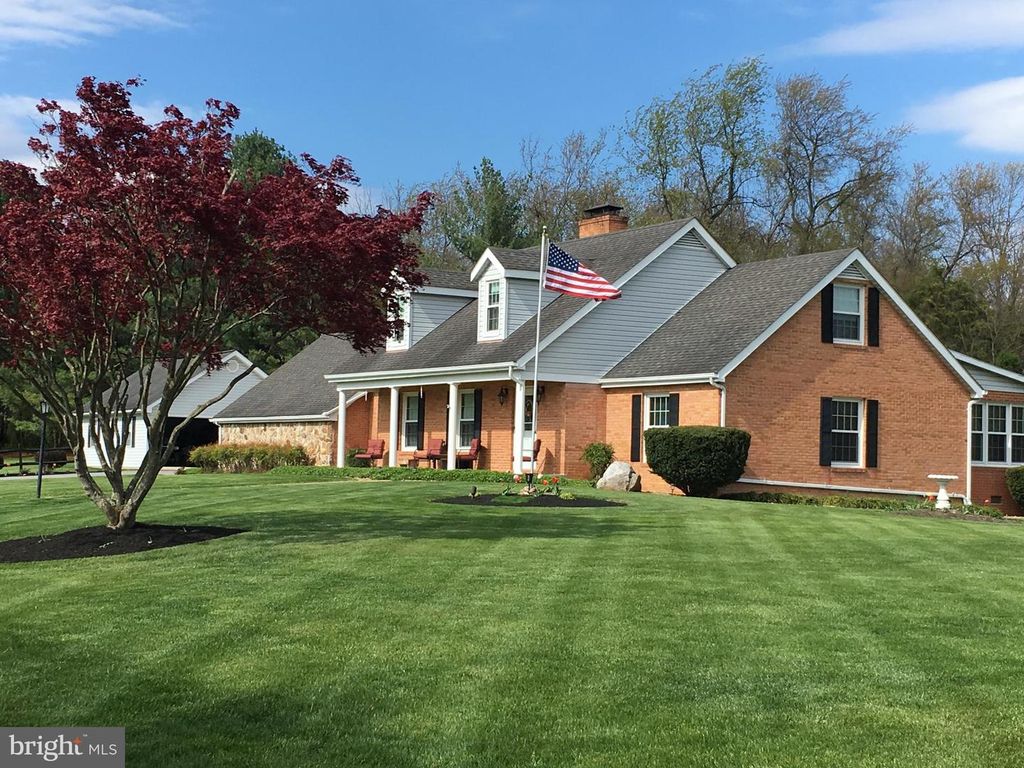 908 JONATHAN ST, Woodstock, VA 22664