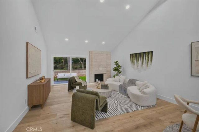 27 Dogwood South, Irvine, CA 92612
