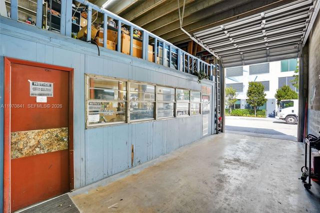 3838 Shipping Avenue, Miami, FL 33146