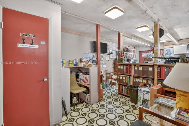 3838 Shipping Avenue, Miami, FL 33146