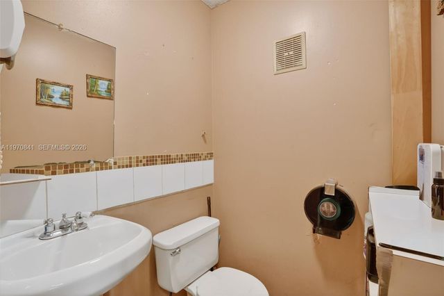 3838 Shipping Avenue, Miami, FL 33146
