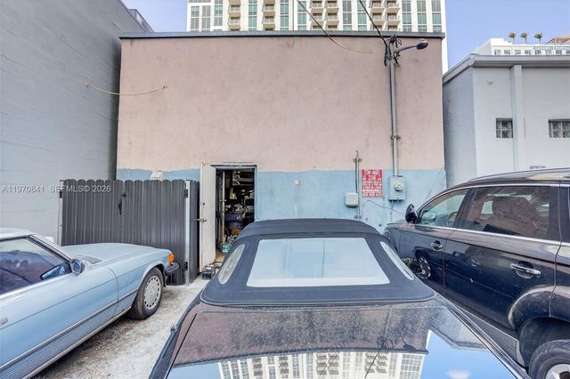 3838 Shipping Avenue, Miami, FL 33146
