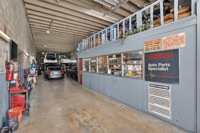 3838 Shipping Avenue, Miami, FL 33146