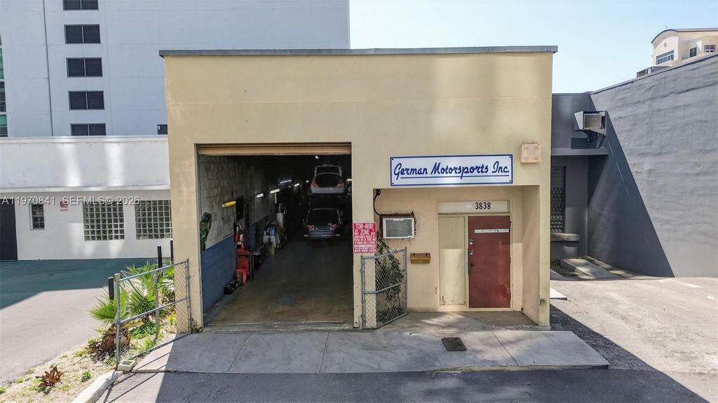 3838 Shipping Avenue, Miami, FL 33146
