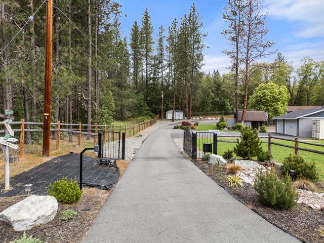 198 Hessar Street, Grants Pass, OR 97527