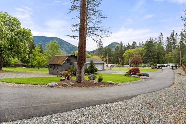 198 Hessar Street, Grants Pass, OR 97527
