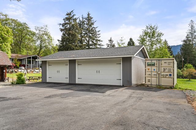 198 Hessar Street, Grants Pass, OR 97527