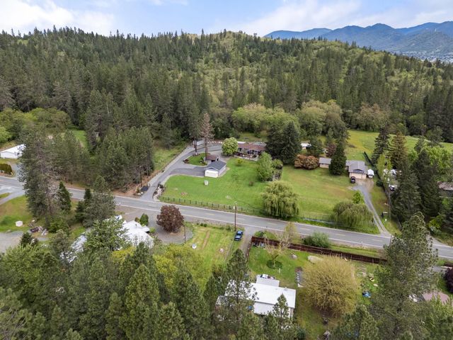 198 Hessar Street, Grants Pass, OR 97527